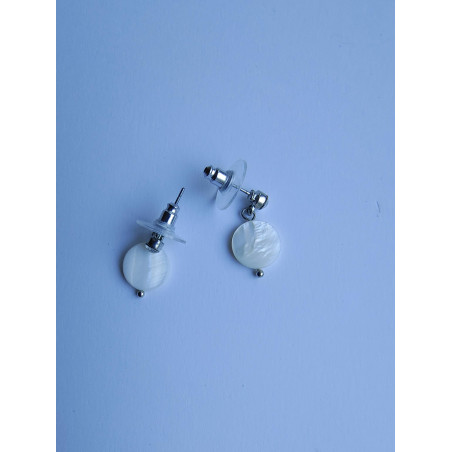 Pendientes blancos